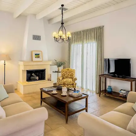 Villa Sleeps 4 Air Con Wifi *
