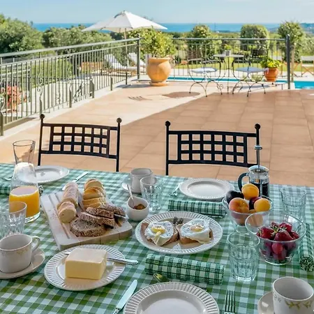 Villa Sleeps 4 Air Con Wifi Mousata