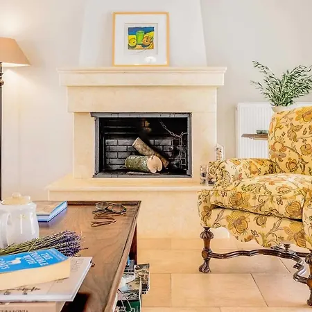 Sleeps 4 Air Con Wifi Villa